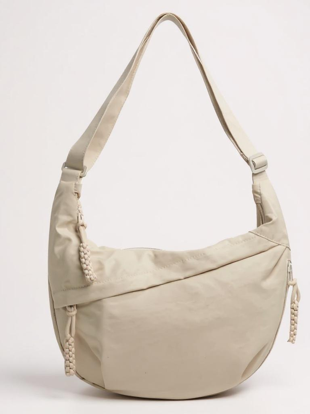 Bolso de hombro Neve beige con bandolera cruzada y cremallera, asa ajustable.