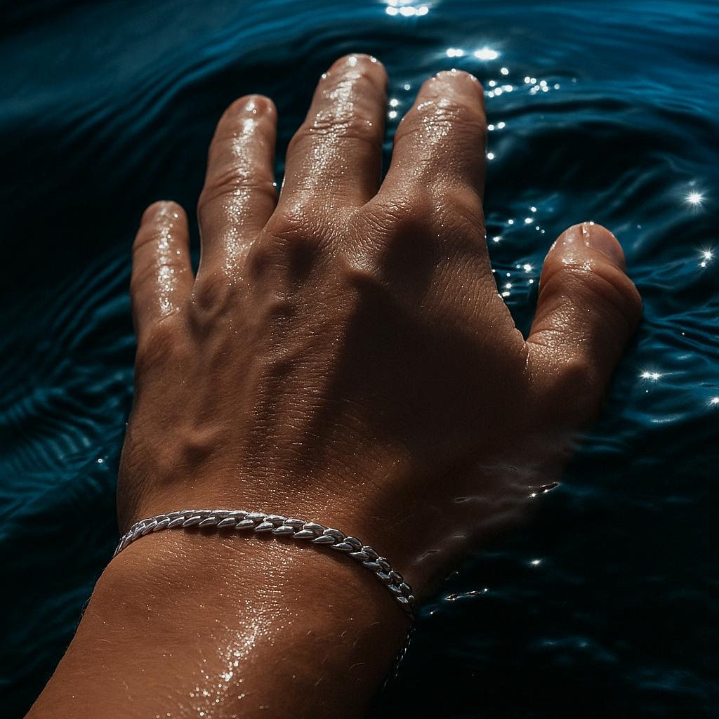 Pulsera Cubana Habana puesta