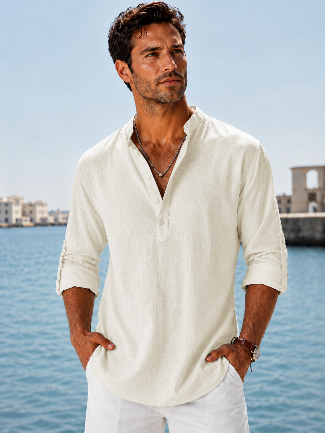 Camisa de lino blanca con cuello pico y botones, mangas 3/4