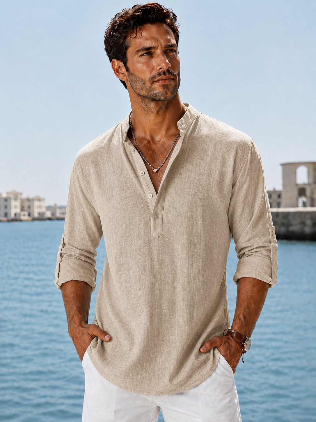 Camisa de lino beige con cuello pico y botones, mangas 3/4