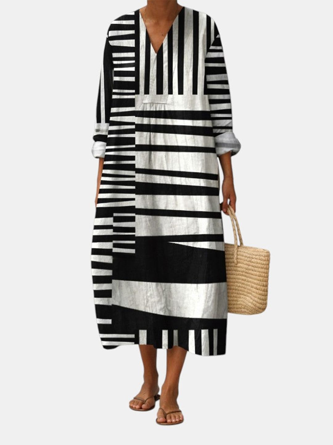 Vestido midi de rayas en blanco y negro, escote en V y manga 3/4, holgado